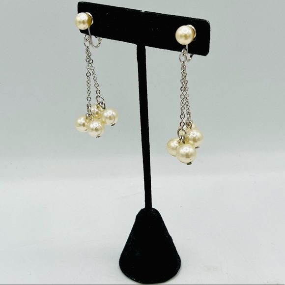 Vintage SARAH COVENTRY clip on fringe dangle earrings tassels faux pearl beads - Picture 1 of 8